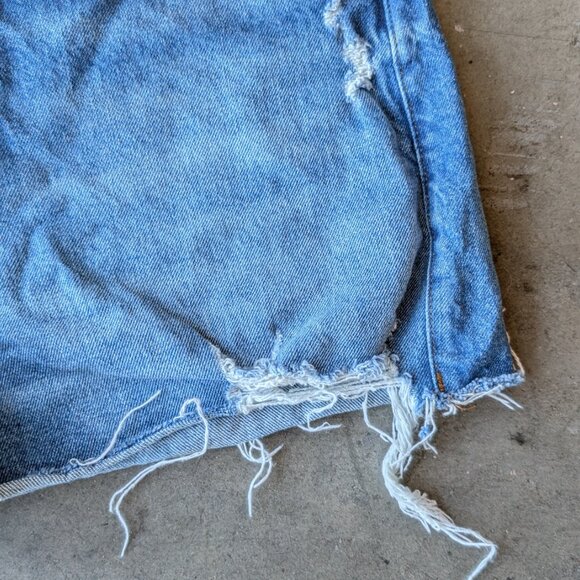 Good American Good '90s Denim Shorts size 4/27 - Picture 4 of 7